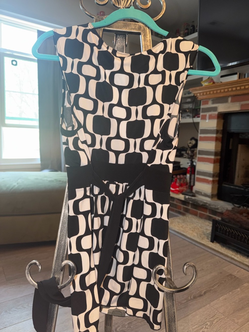 Candie's Black and White Geometric V-Neck tank with Contrast Trim - Picture 2 of 3